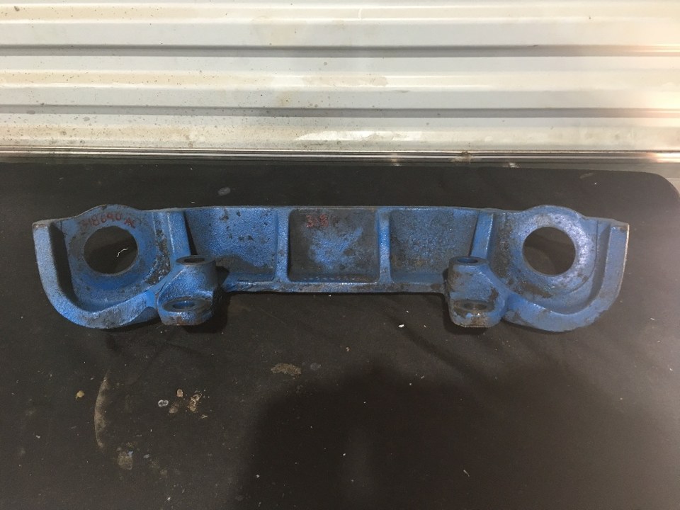 2002 INTERNATIONAL DT466E Engine Mount
