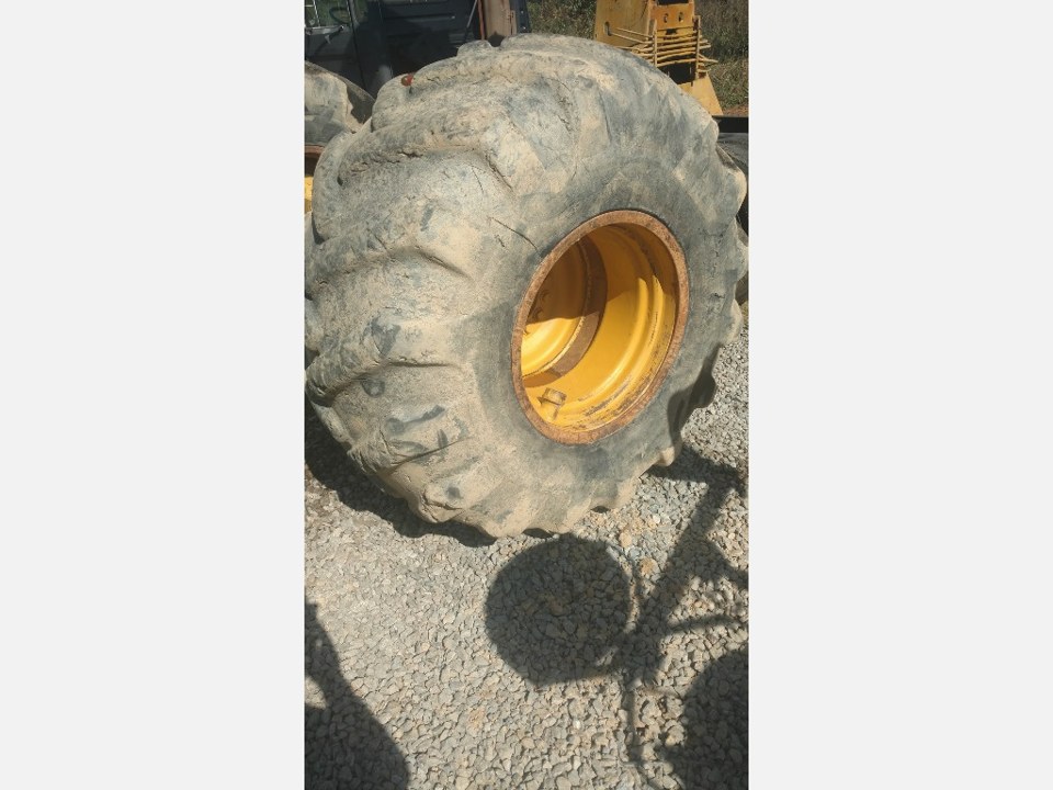 1992 JOHN DEERE 648E Wheels / Tires