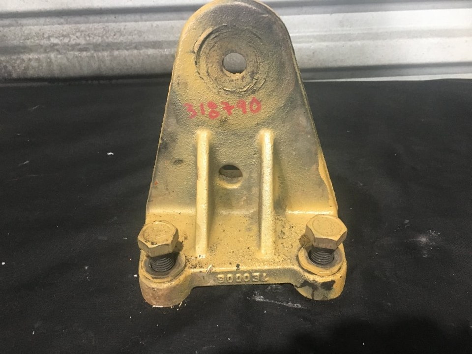 CAT 3116 Engine Mount