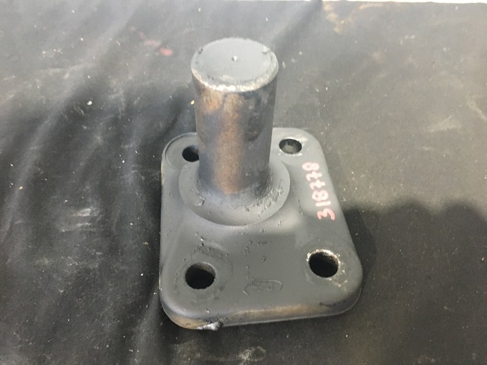 FORD 3208 Engine Mount