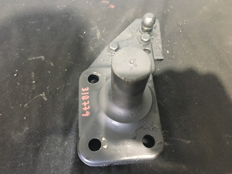 FORD 3208 Engine Mount