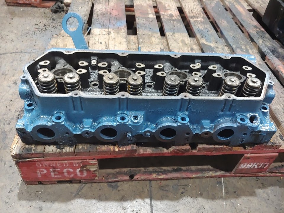 1996 INTERNATIONAL T444E Cylinder Head
