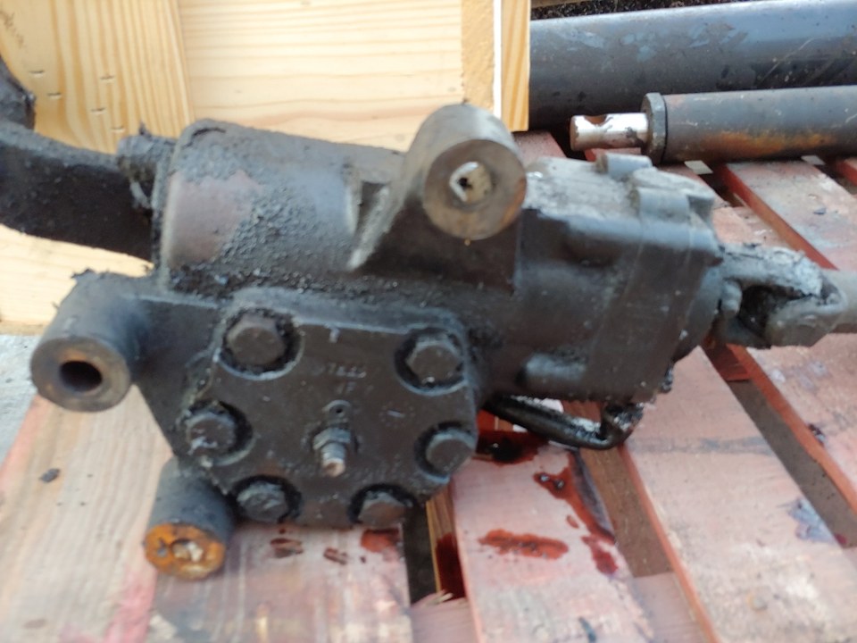 1995 FORD F600 Steering Box