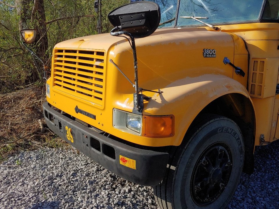 1999 INTERNATIONAL 3800 Hood