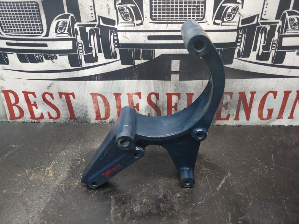 2000 INTERNATIONAL DT466E Engine Mount