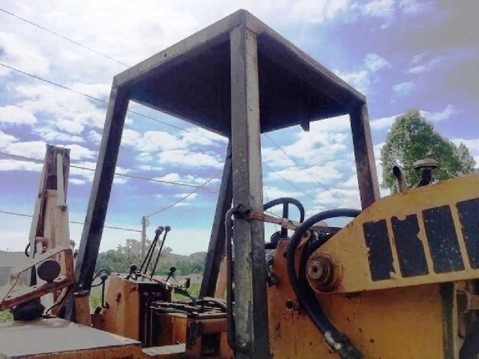 1974 CASE 680E Cab Body