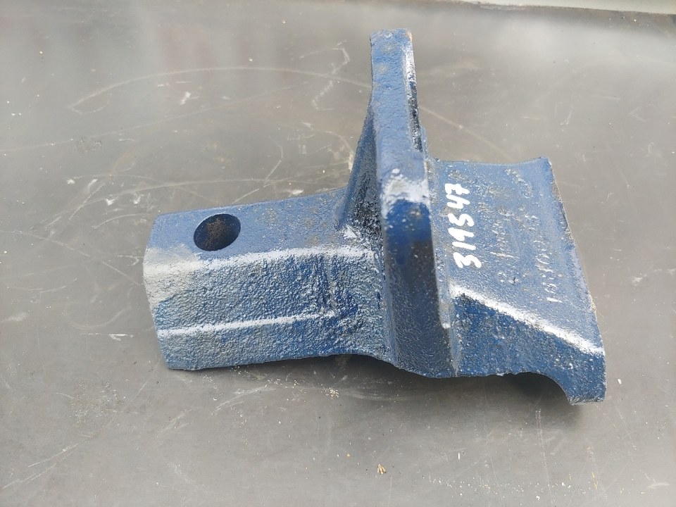 2002 INTERNATIONAL DT466E Engine Mount