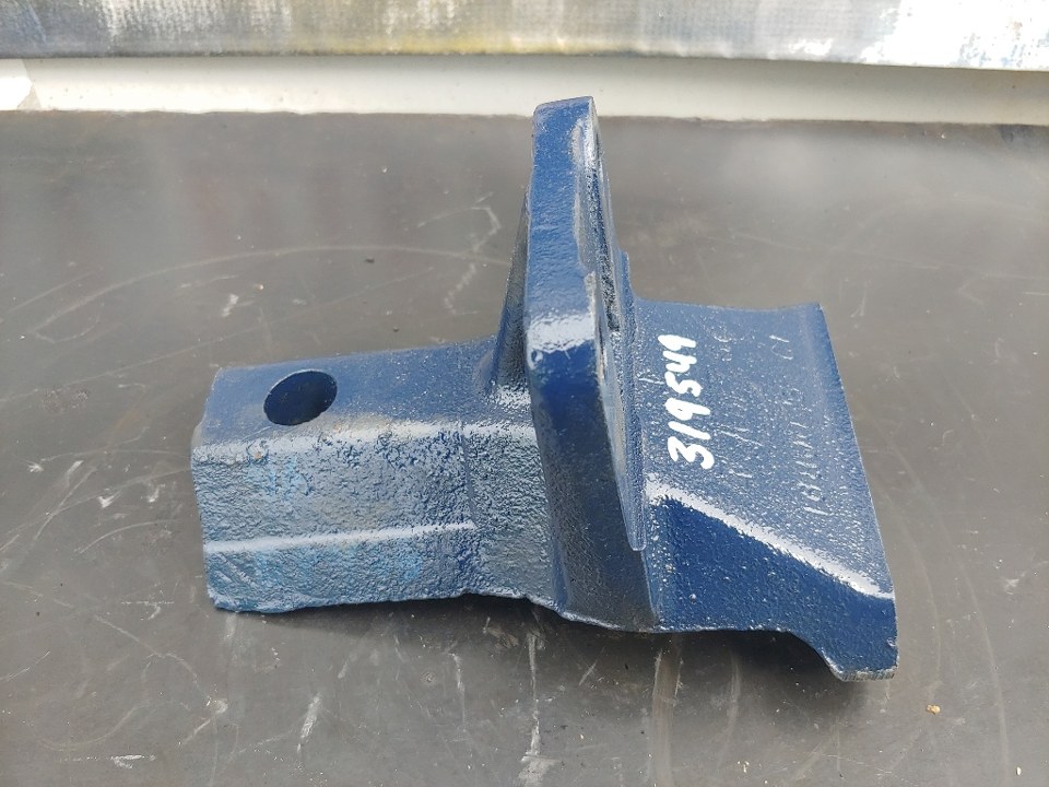 2002 INTERNATIONAL DT466E Engine Mount