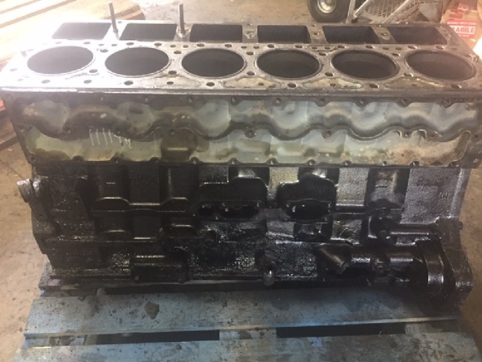 CUMMINS M11 CELECT PLUS Engine Block