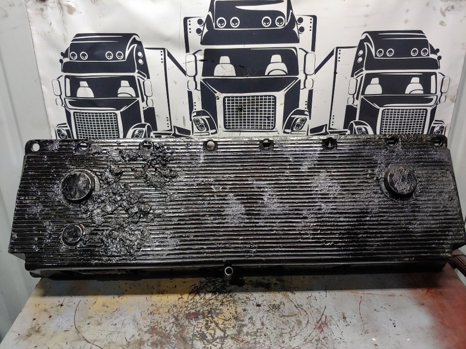 1995 CUMMINS L10 Valve Cover