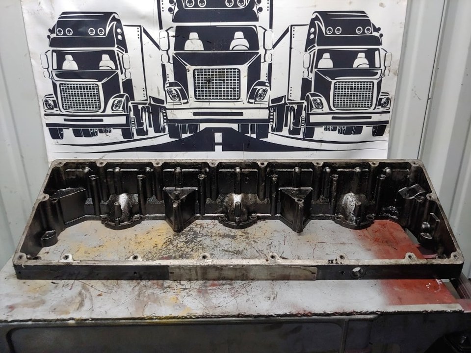 1995 CUMMINS L10 Valve Cover Spacer