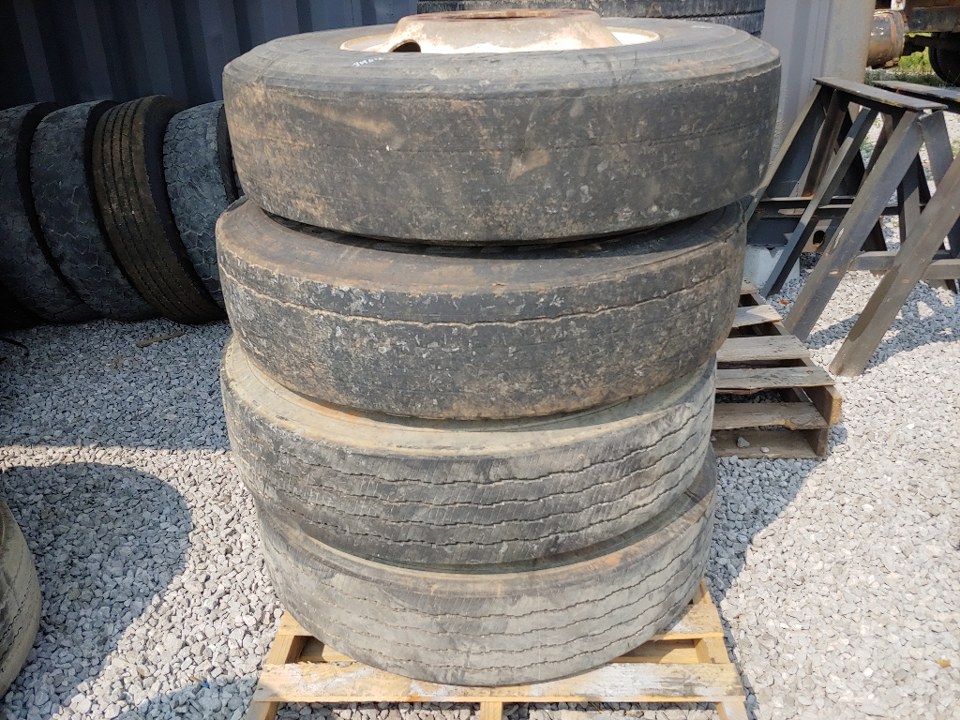GOODYEAR bus Tires Wheels / Tires