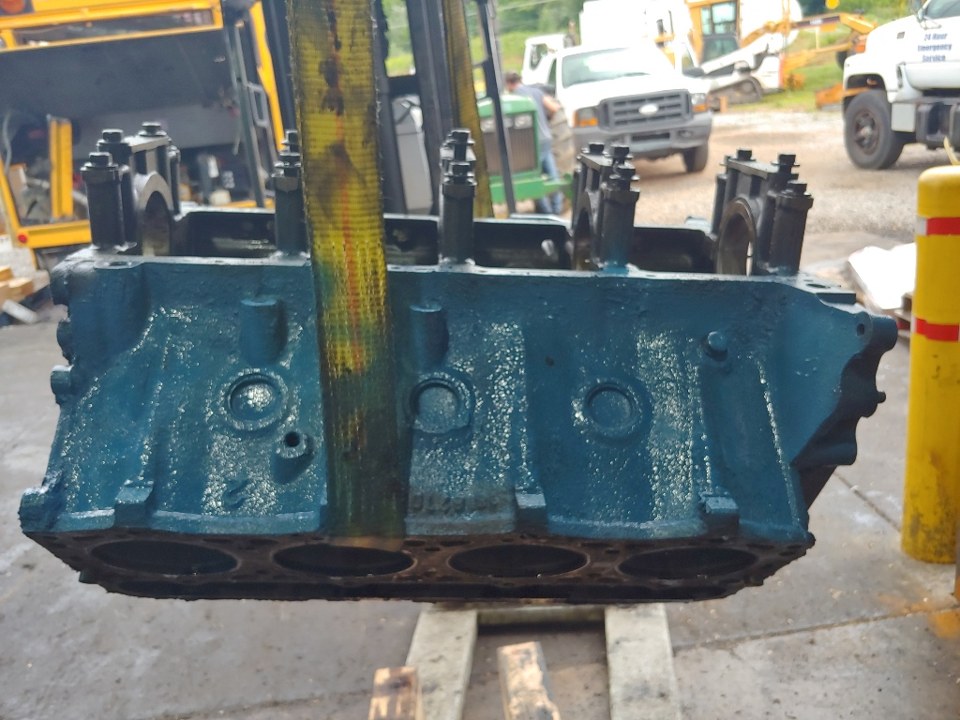 1996 INTERNATIONAL T444E Engine Block