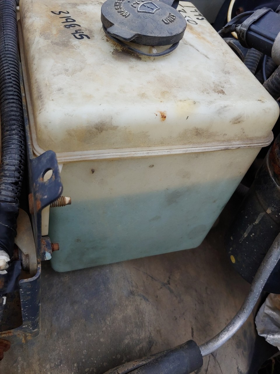 1995 FORD F250 Washer Fluid Reservoir