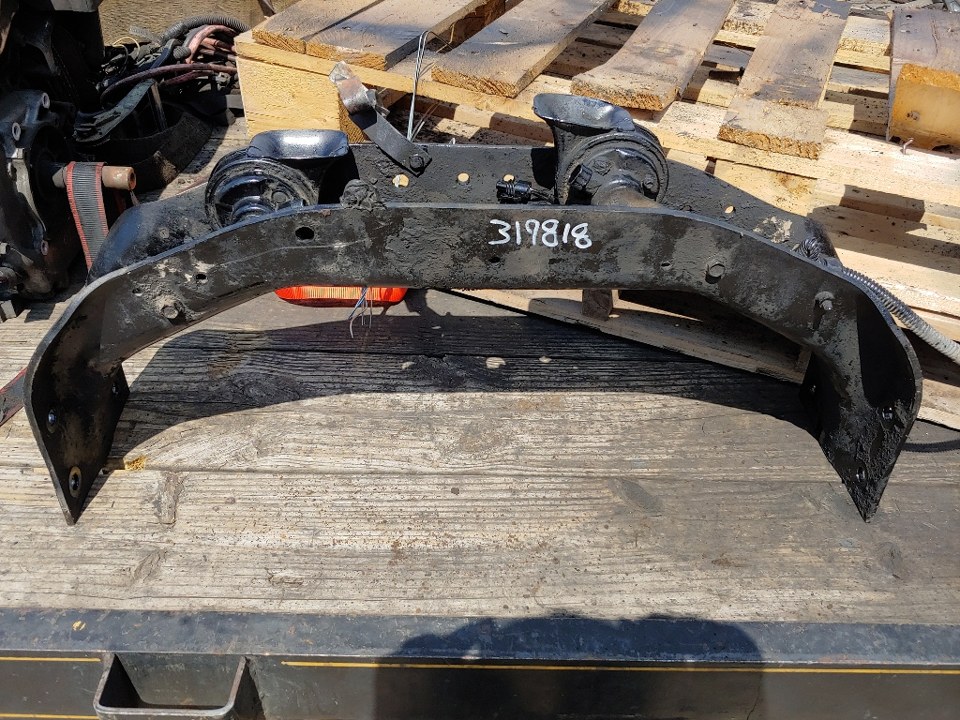 1998 INTERNATIONAL 4300 Engine Mount