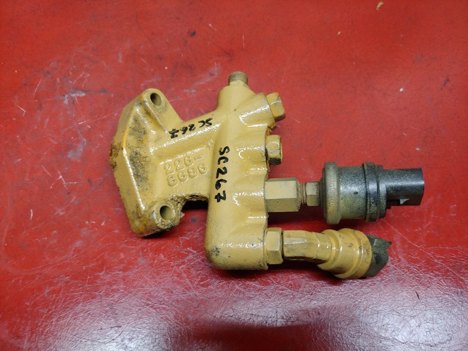 2004 CAT C7 Oil Manifold