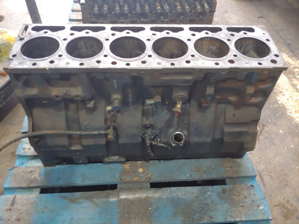 2002 INTERNATIONAL DT466E Engine Block