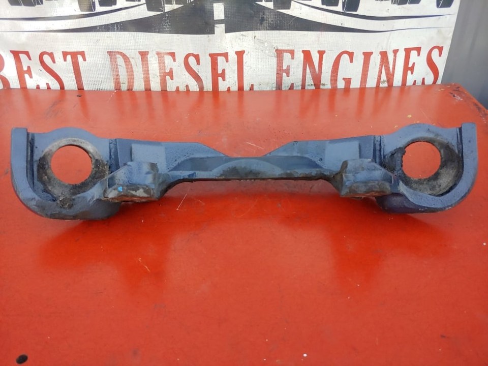 2002 INTERNATIONAL DT466E Engine Mount