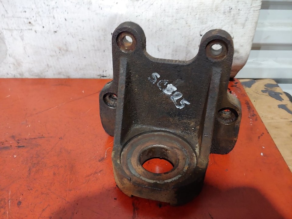 2002 ISUZU FTR Engine Mount