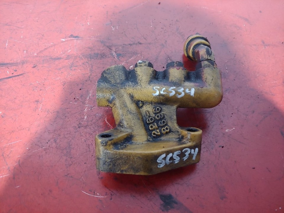 2004 CAT C7 Oil Manifold