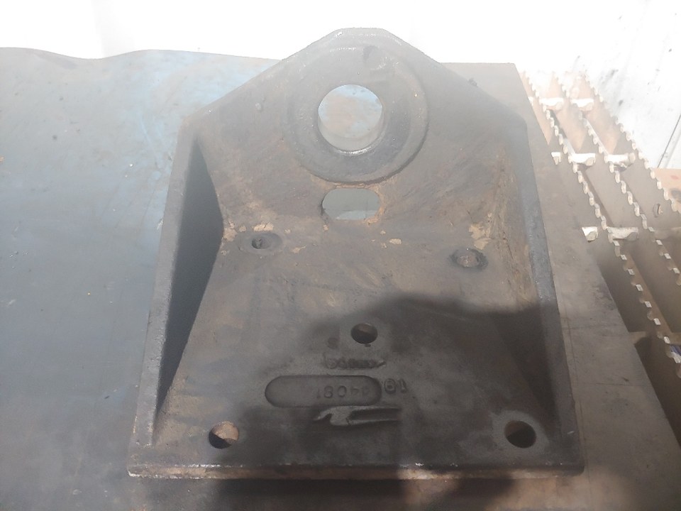 2004 CAT C7 Engine Mount