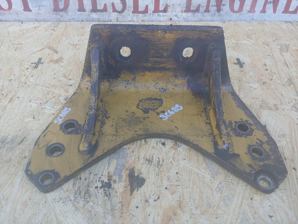 2004 CAT C7 Engine Mount