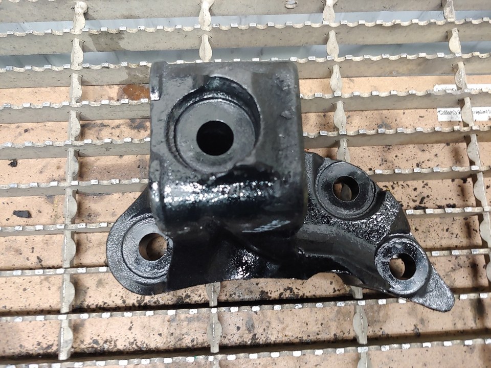 2011 PACCAR MX13 Engine Mount