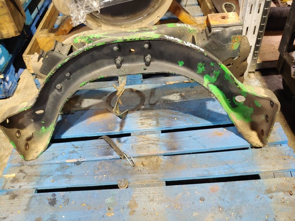 1987 FORD L9000 Engine Mount