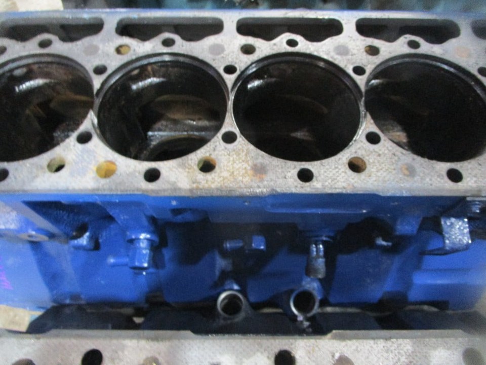 INTERNATIONAL DT466E Engine Block