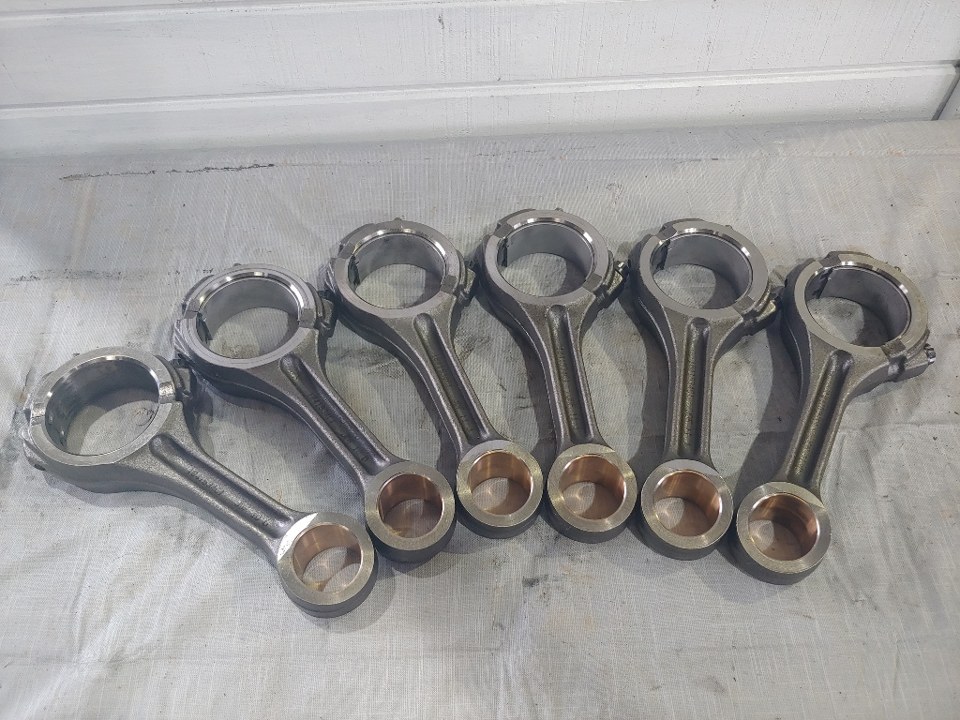 2000 INTERNATIONAL DT466E Connecting Rod
