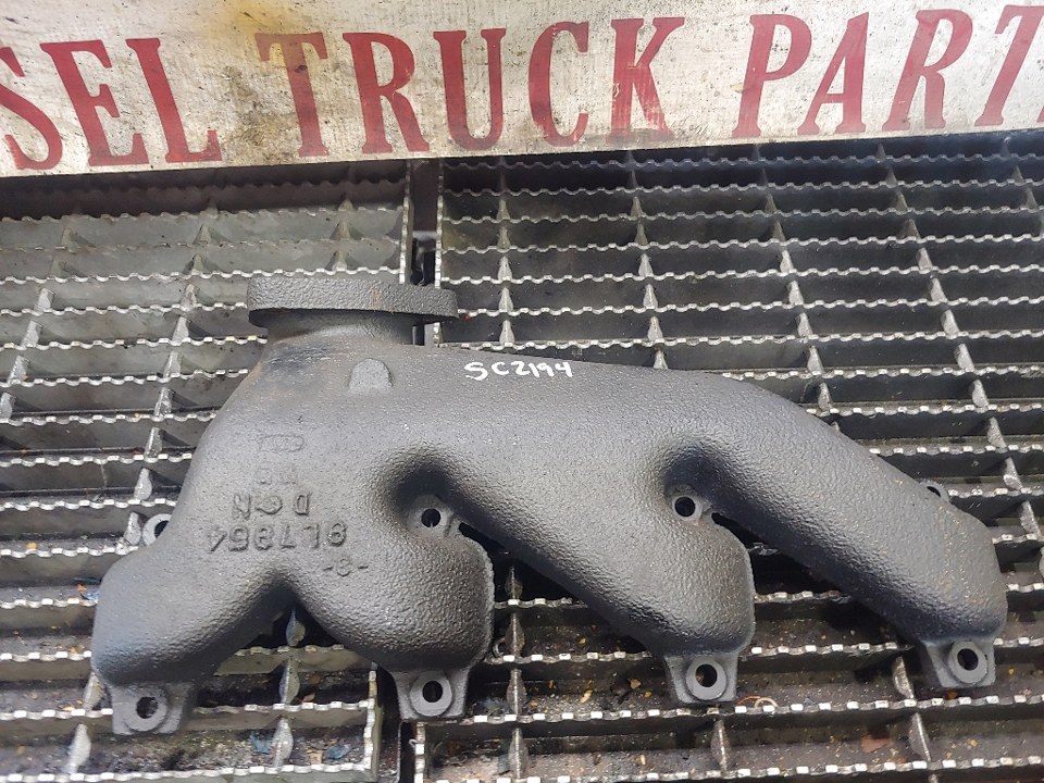 1990 CAT 3208 Engine Manifold