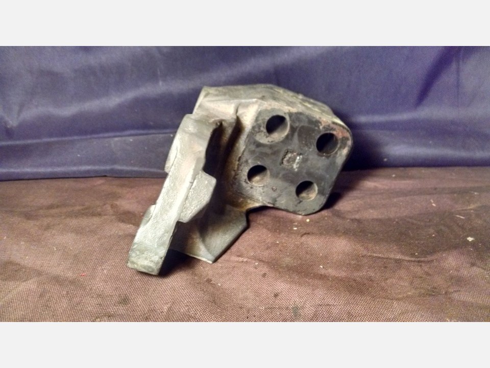 2012 PACCAR MX-13 Engine Mount