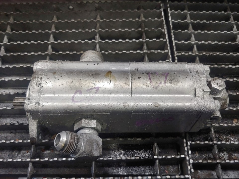 2004 CAT C7 Steering Pump