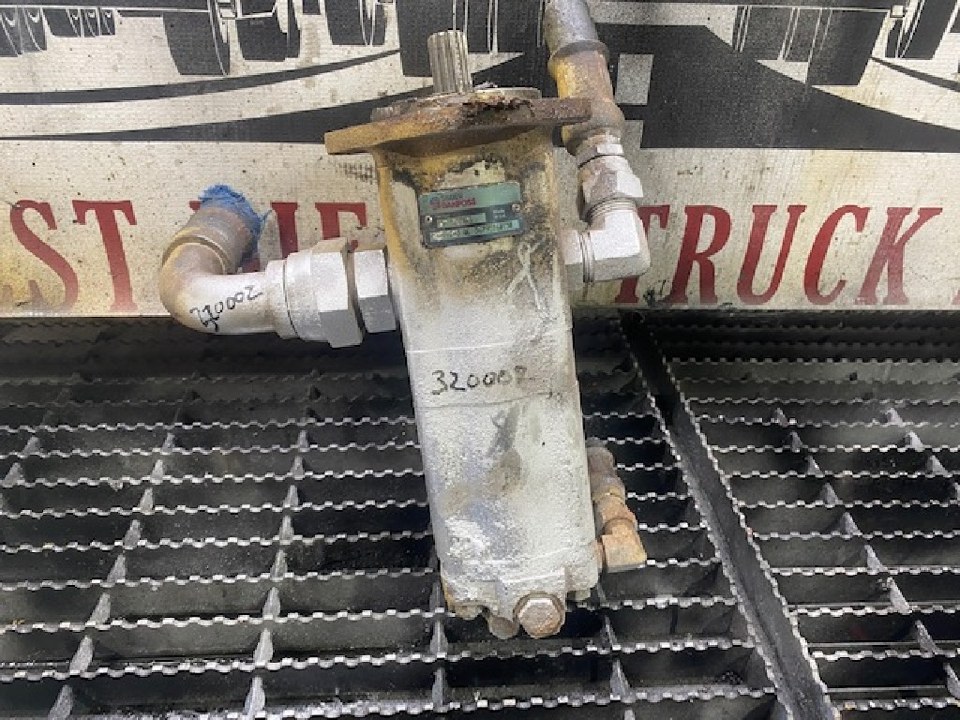 2004 CAT C7 Steering Pump