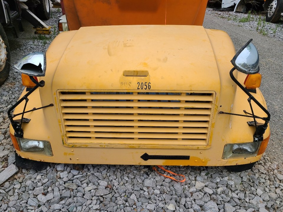 1995 INTERNATIONAL 3800 Hood