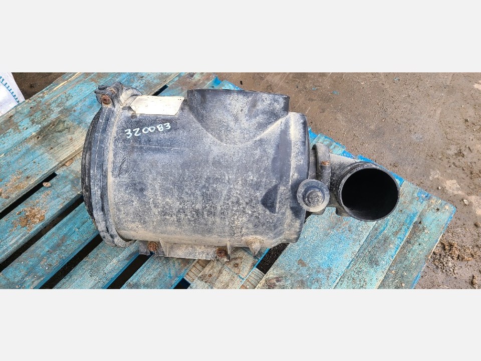 1994 INTERNATIONAL 3800 Air Cleaner