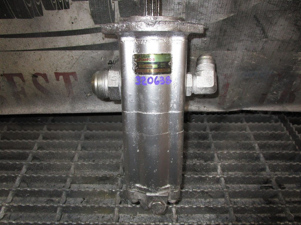 2004 CAT C7 Steering Pump