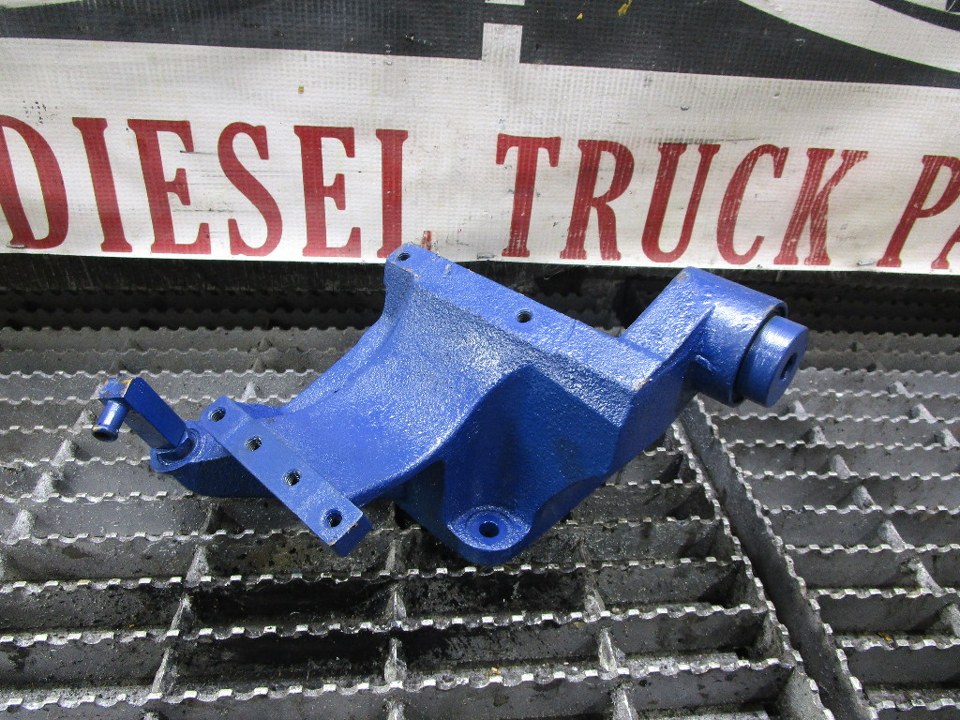 INTERNATIONAL DT466E Engine Mount