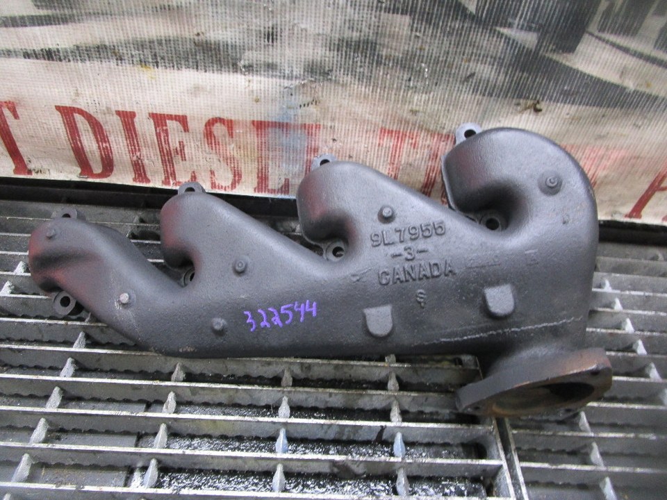 CAT 3208 Engine Manifold