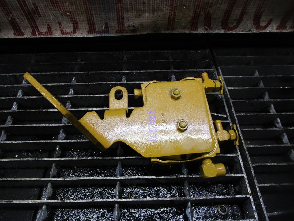 CAT 3208 Engine Mount