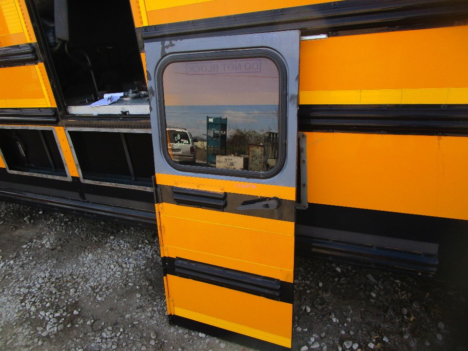 2008 THOMAS SCHOOL BUS Door