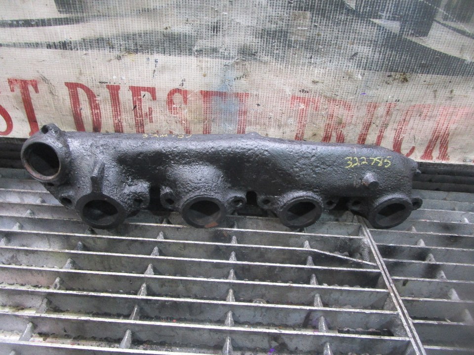 INTERNATIONAL T444E Engine Manifold