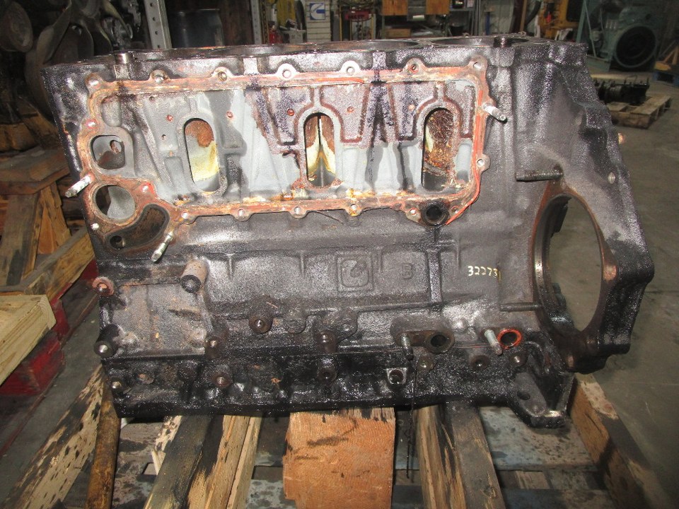 1998 ISUZU 4HE1 Engine Block