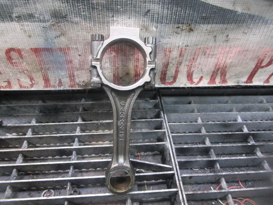 2000 INTERNATIONAL T444E Connecting Rod