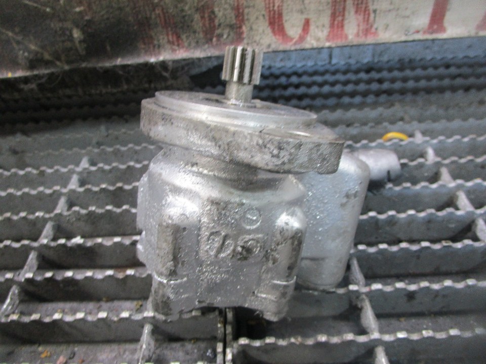 ZF LENKSYSTEME C7 Steering Pump