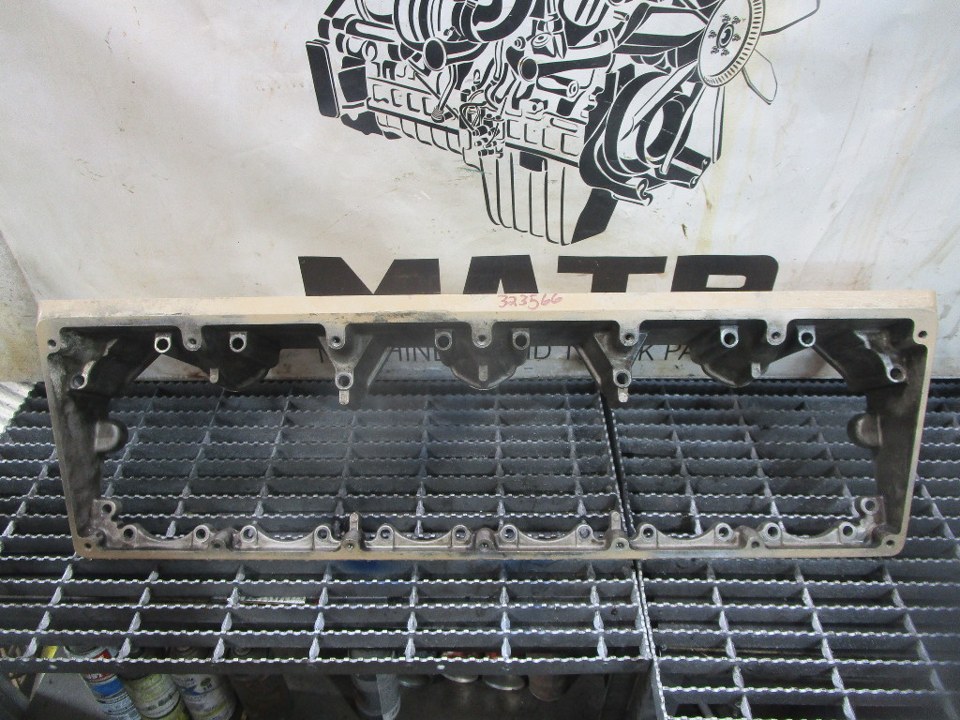 CUMMINS L10 MECHANICAL Valve Cover Spacer