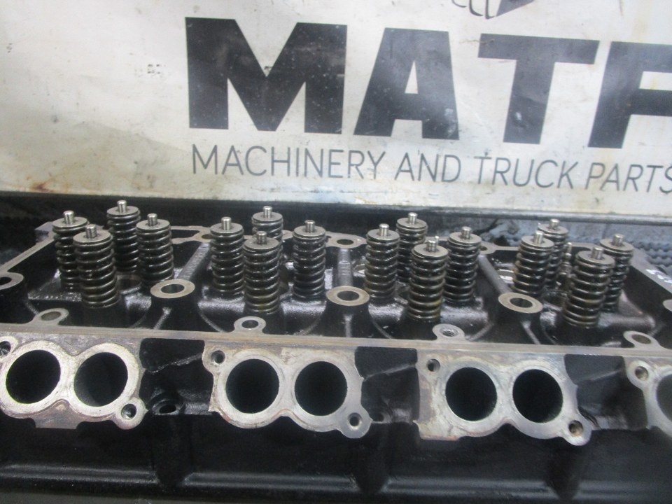 INTERNATIONAL VT365 Cylinder Head