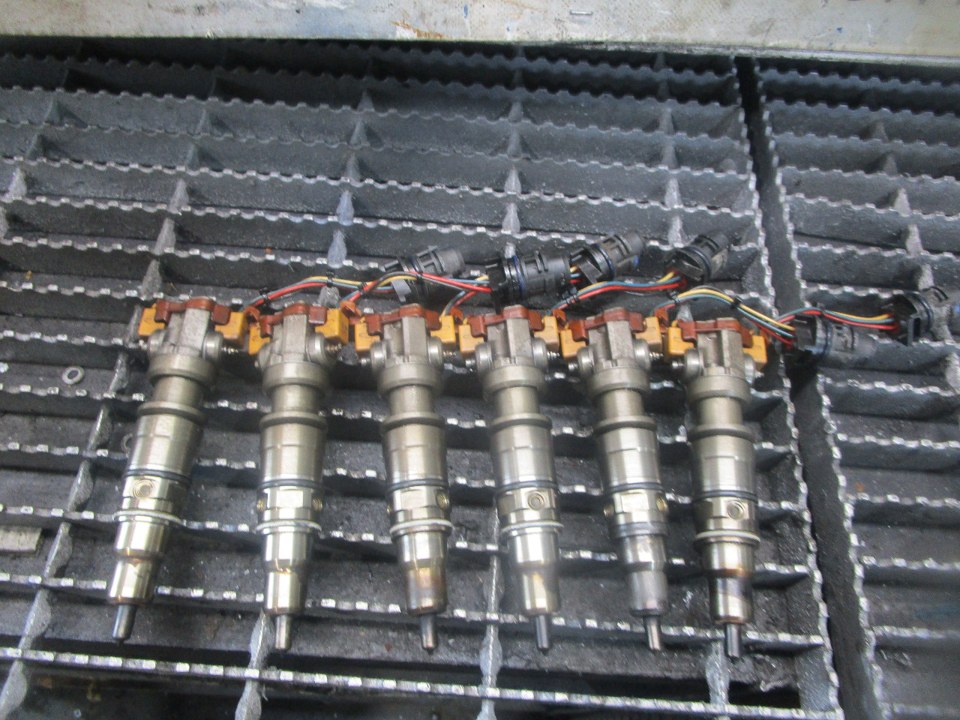 INTERNATIONAL VT365 Fuel Injector