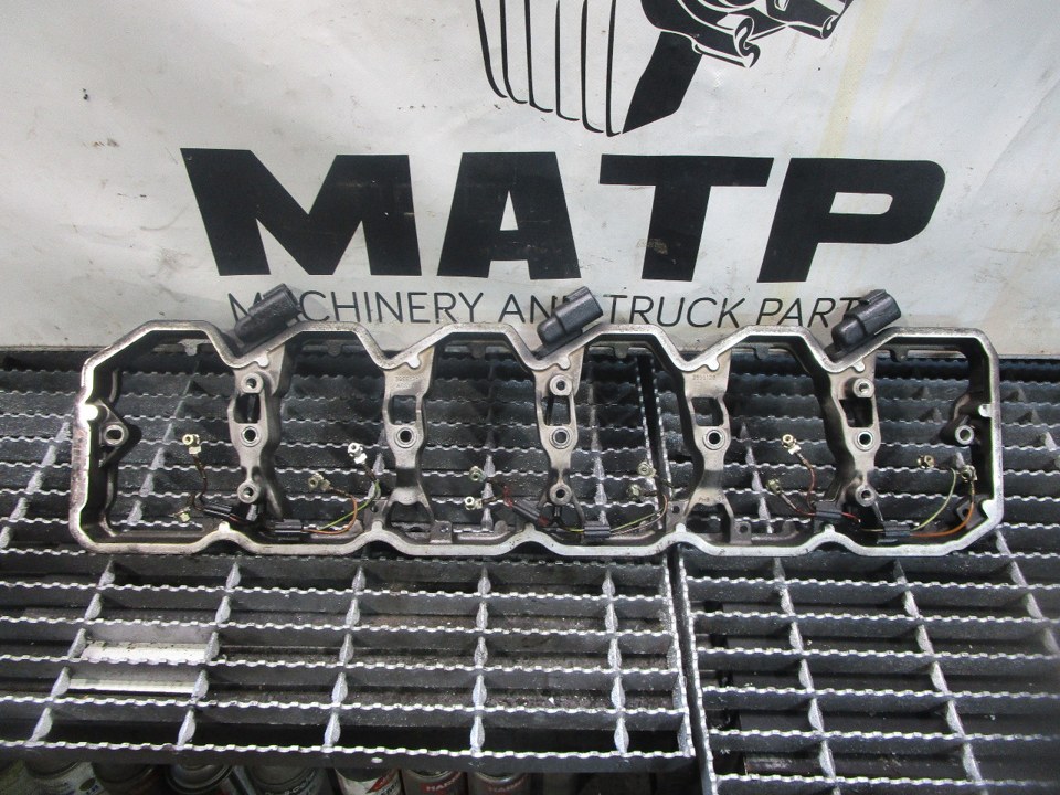 CUMMINS ISB 5.9 Valve Cover Spacer