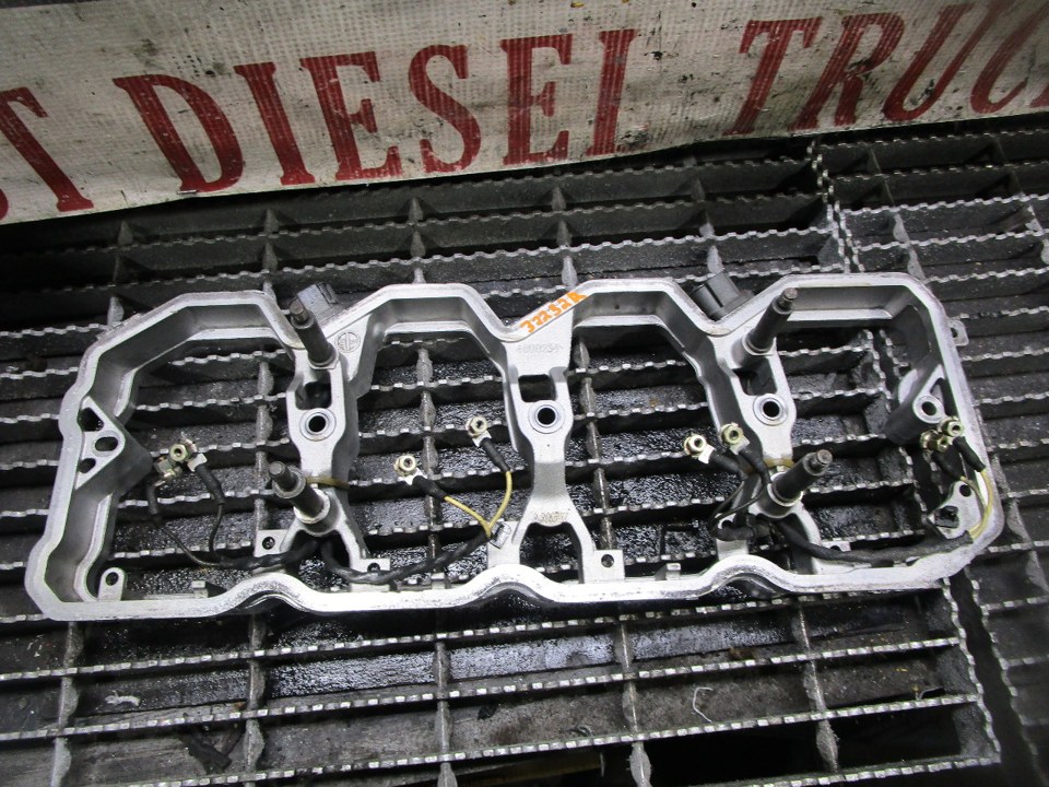 CUMMINS ISB 3.9L Valve Cover Spacer
